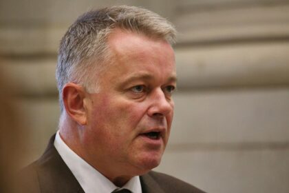 Schnieder kritisiert rot-grün-rote Gespräche in Berlin