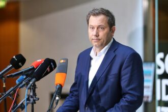 Klingbeil kündigt Neuwahl der gesamten SPD-Führung an