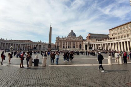 Papst Leo XIV. muss sich Lungenoperation unterziehen