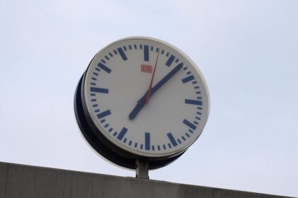 Uhren auf Normalzeit umgestellt