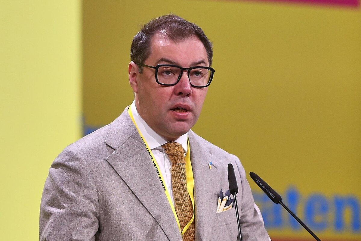 Ukraine-Botschafter kritisiert Schröder für Besuch bei Putin