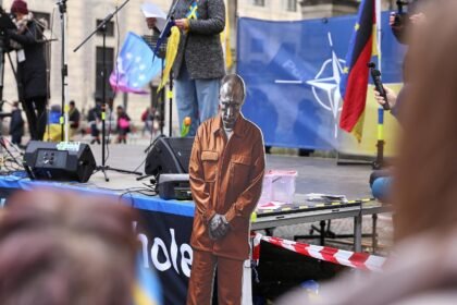 Sands fordert juristische Aufarbeitung des Ukraine-Kriegs