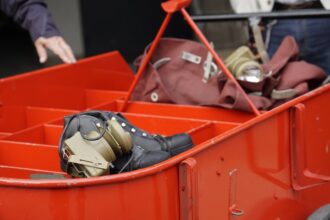 Feuerwehrmuseum Augsburg übernimmt historischen Feuerwehrhandwagen der Universität Augsburg