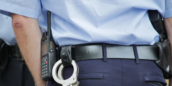 21-Jähriger im Regensburger Ostenviertel von Gruppe überfallen und ausgeraubt – Polizei sucht Zeugen 21-Jähriger im Regensburger Ostenviertel von Gruppe überfallen und ausgeraubt – Polizei sucht Zeugen
