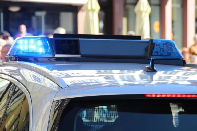 Brand in Mietzing: Scheune und Lagerhalle in Flammen, sechsstelliger Schaden, Brandstiftung vermutet